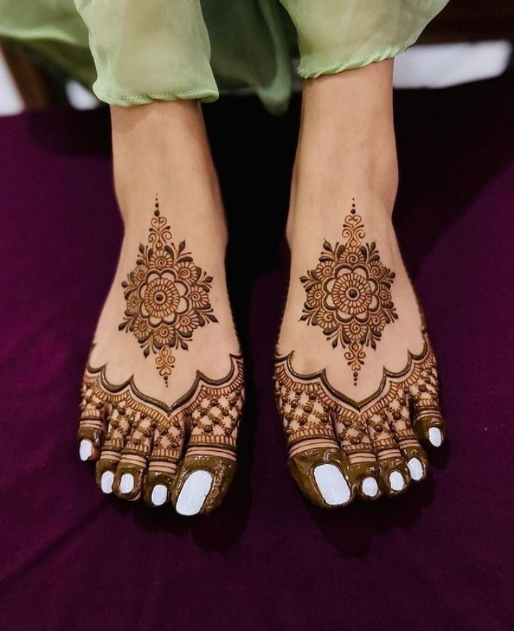 Indian Wedding Mehndi Inspiration for Feet