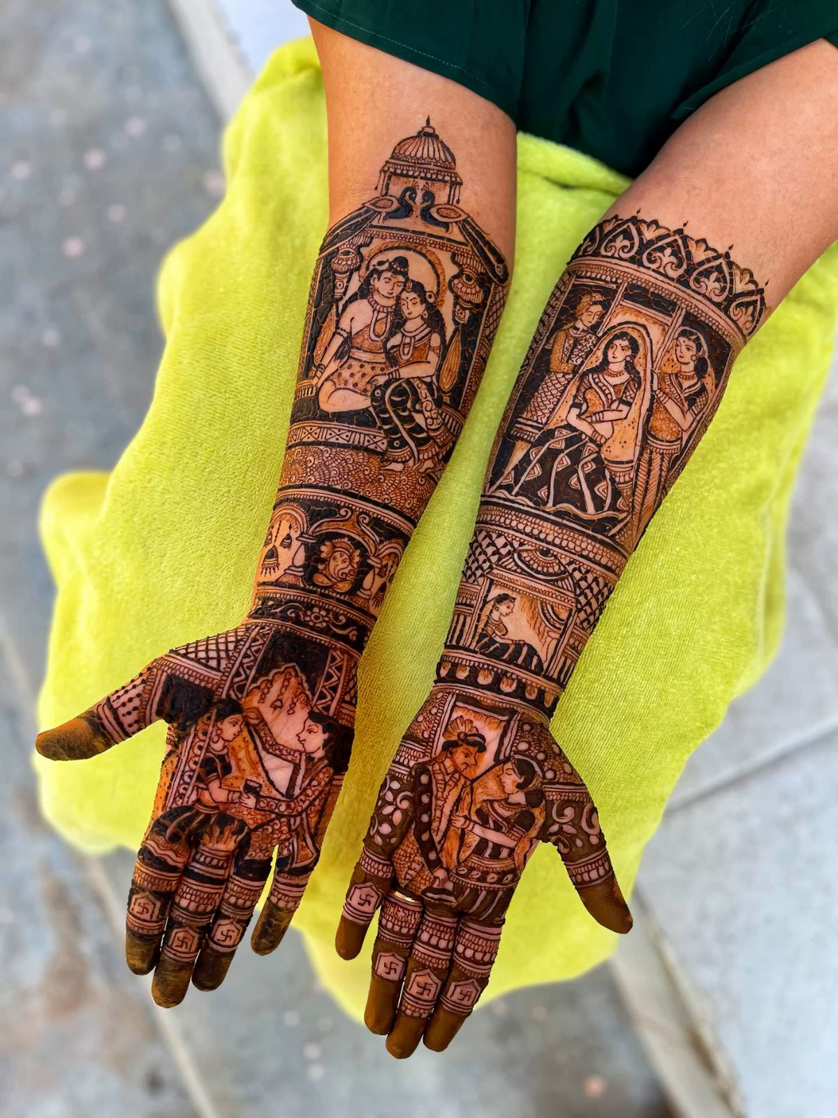 Family & Friends Sneak Into Your Mehndi