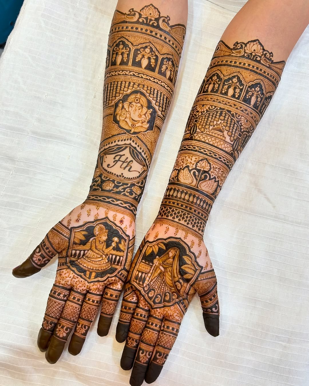Mehndi Design Inspired by Your Love Story