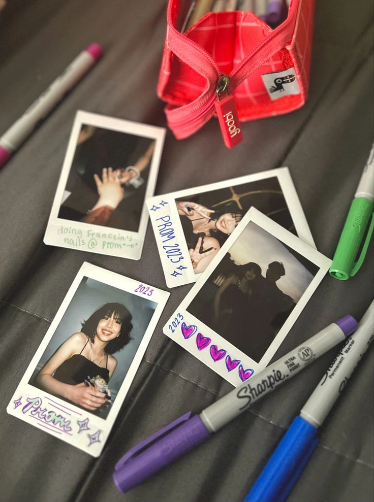 Polaroid Photo Reveal